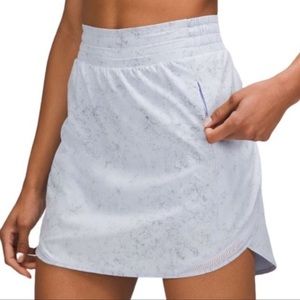 NWT Hotty hot skirt/ skort. Long. Lululemon Sz 6